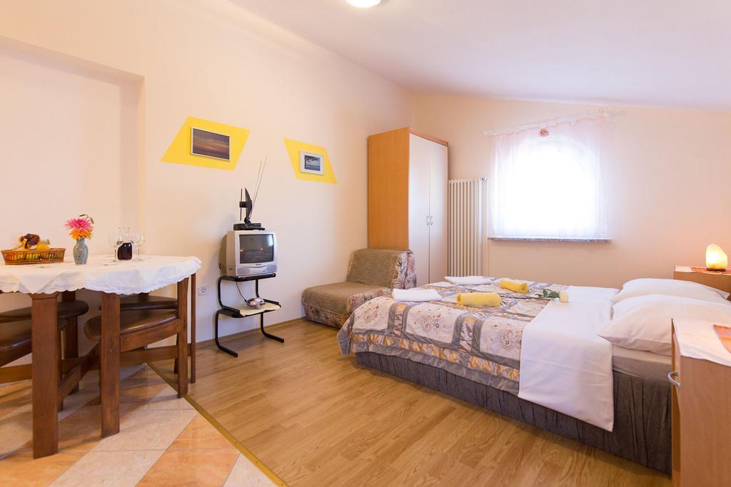 Apartments Juras Brzac 外观 照片